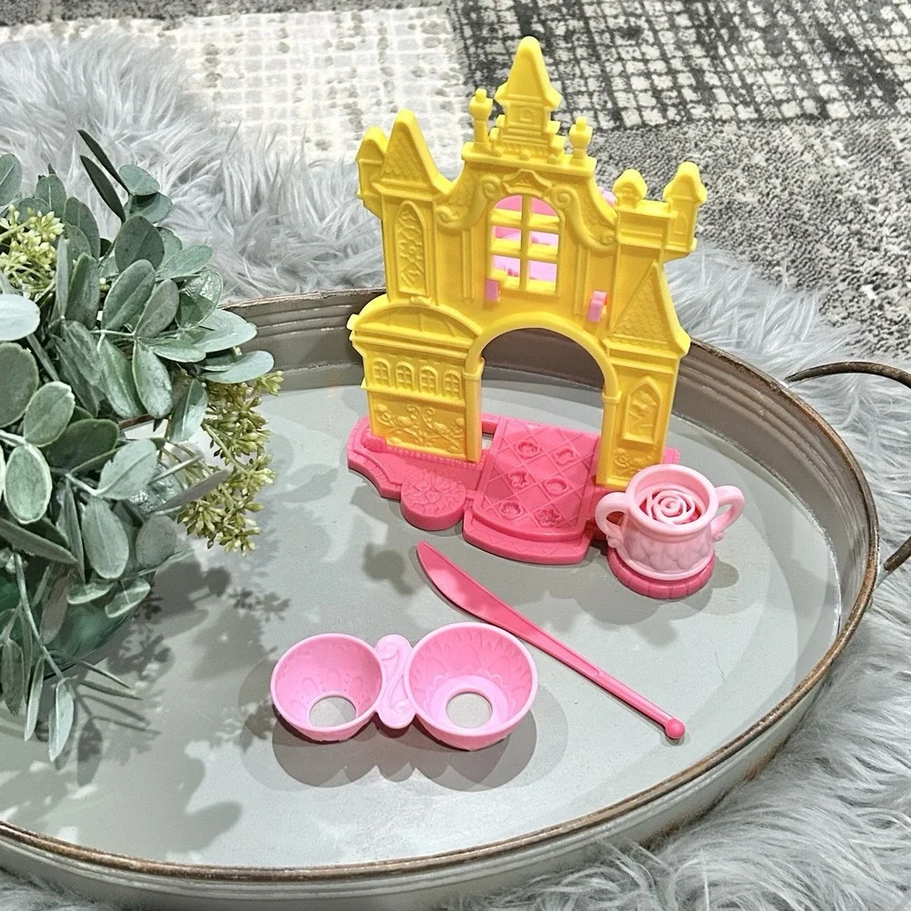 PlayDoh Disney Princess‎ Belle's Blooming Castle